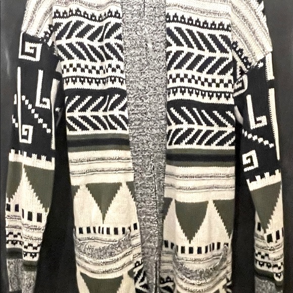 Charolette Russe sweater.NWT size small. - Picture 3 of 6